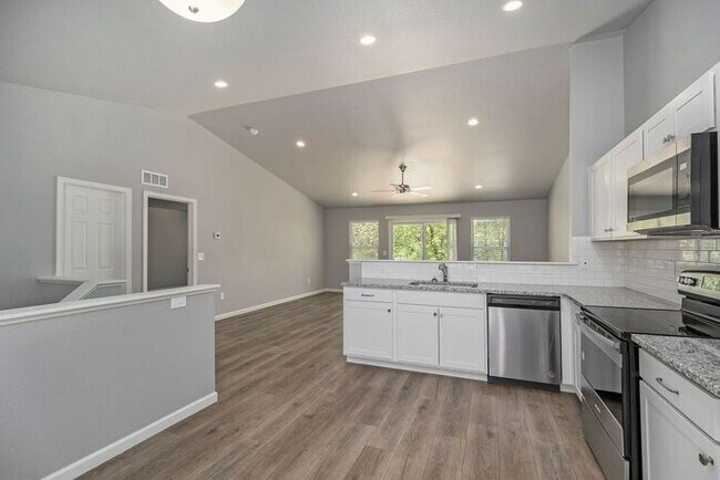 Photo - 135 Schirmer Pkwy