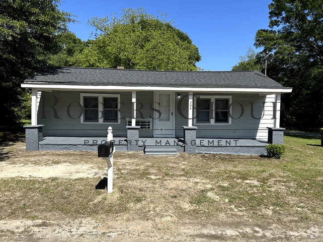 Building Photo - 704 Roberson St Rental