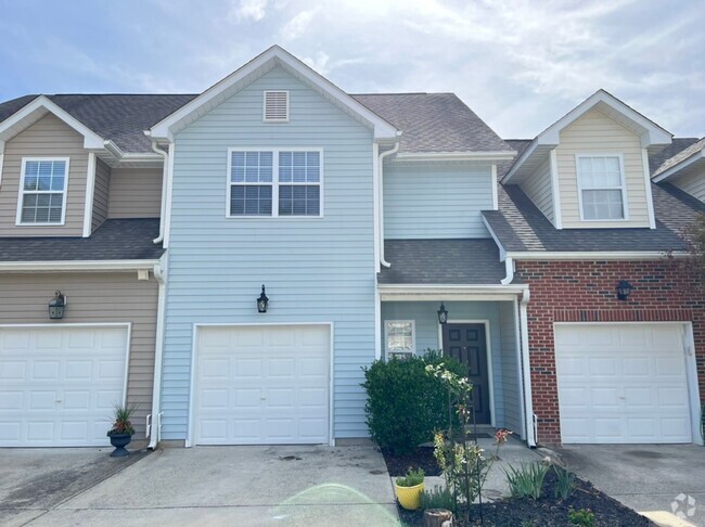 Building Photo - Cute 2 Bedroom Townhouse in Chapel Hill