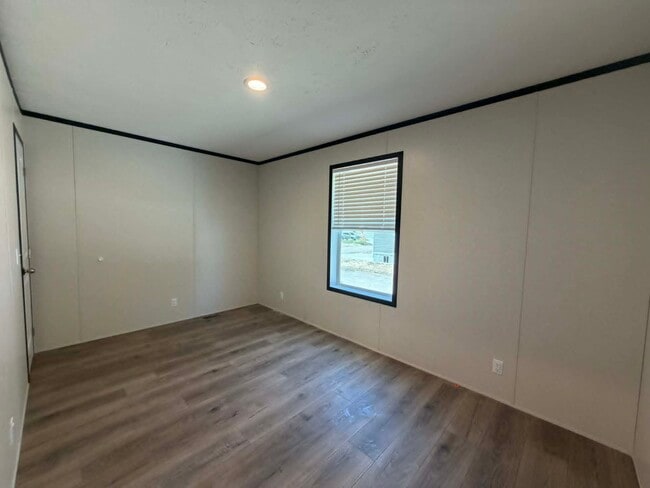 Photo - 3228 Redwood Ln