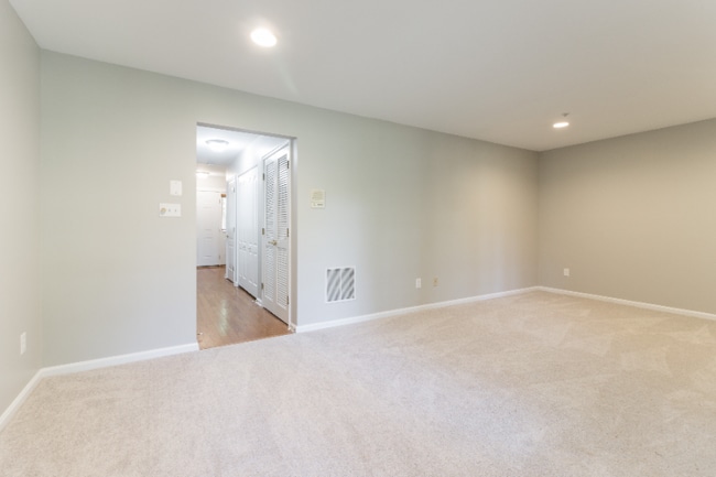 Photo - 733 Mashie Ct