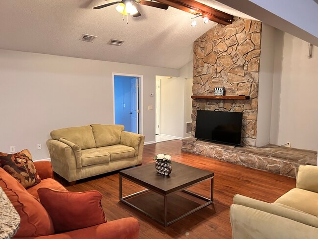 Photo - 4294 Tanglewilde Dr S