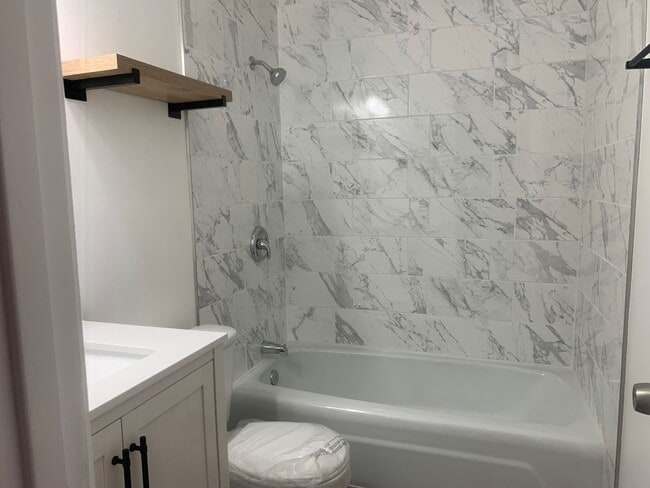 Come check out this super clean 3 bed, 2 b... - Come check out this super clean 3 bed, 2 b... House