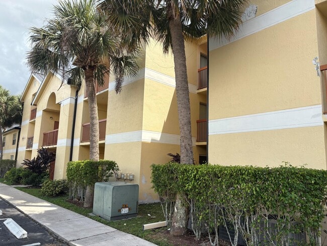 Building Photo - 7610 Westwood Dr Unit 106