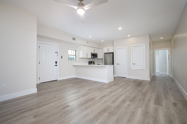 Photo - 1644 W Mistletoe Ave Casa