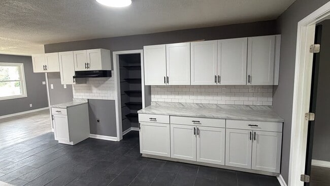Photo - 2530 Rozelle St