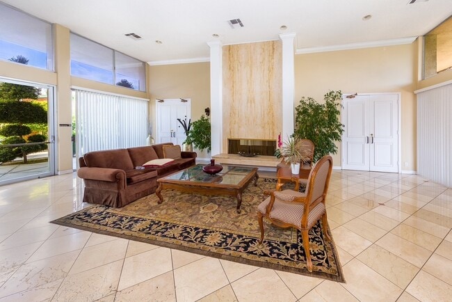 Photo - 5301 Balboa Blvd Unidad D7