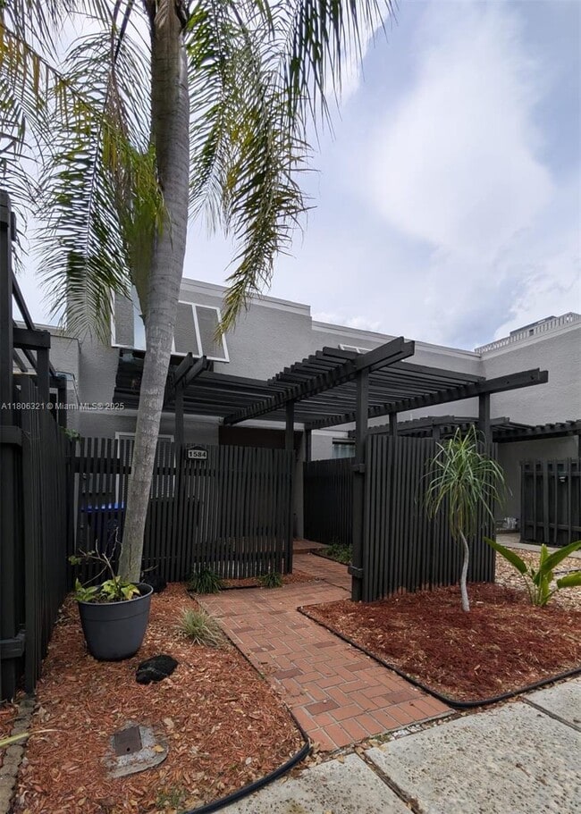 Building Photo - 1584 NW 113th Way Rental