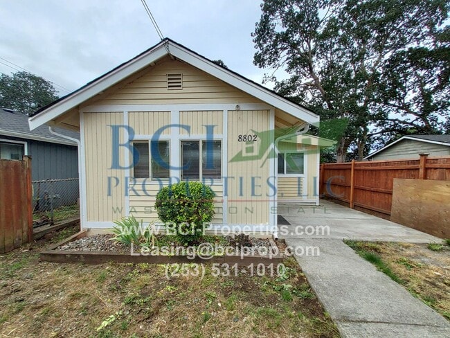 Building Photo - Beautifully remodeled 2 bedroom Duplex nex... Rental