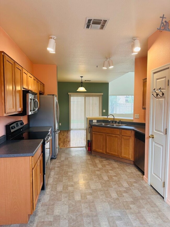 Photo - Rancho Sahuarita Home - Lovely 2 Bedroom Plus Den -AVAILABLE JAN 3rd!