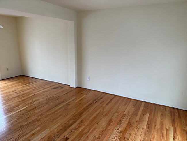 Building Photo - 18230 Metz Dr