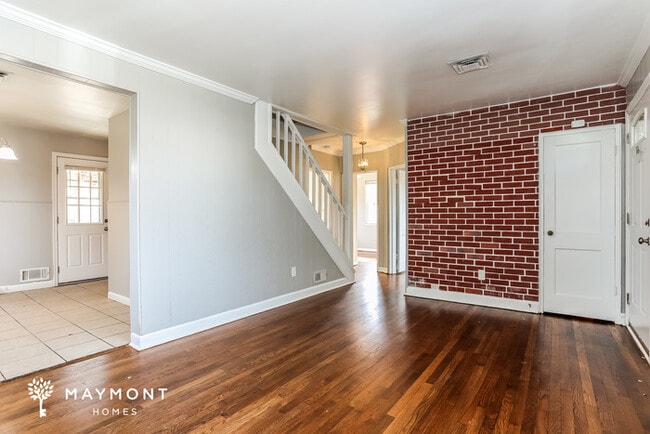 Photo - 5907 Winthrope Ave