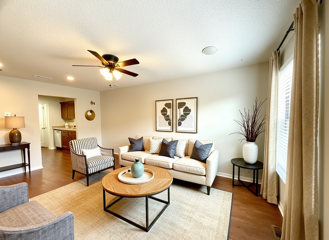 Building Photo - **MOVE IN SPECIAL!!** Spacious 2 Bedroom /... Unit 303