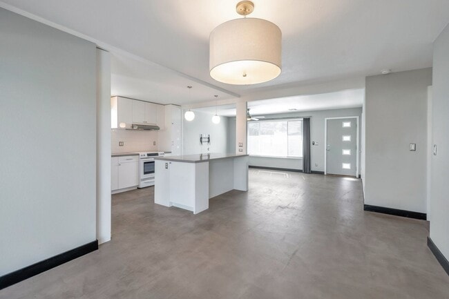 Photo - Scottsdale 2 bed 2 Bath Home - With a Pool!!!