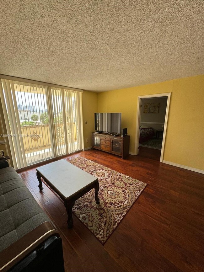 Building Photo - 1833 S Ocean Dr Unit 308