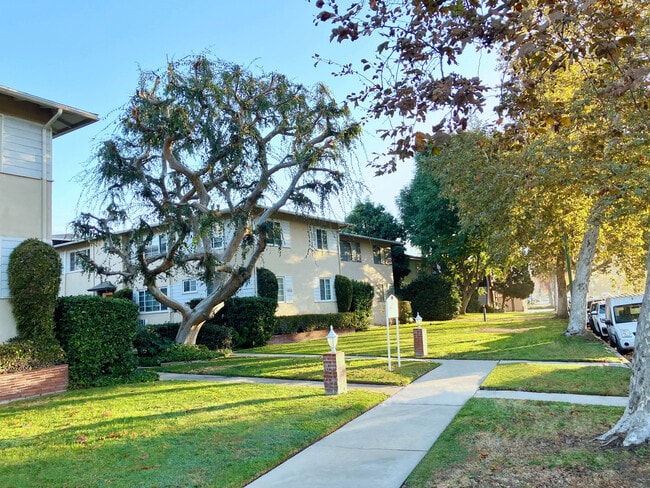 1553-1555 Riverside Dr.