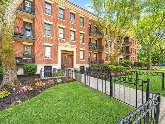 Building Photo - 1758 Commonwealth Ave Unit 3