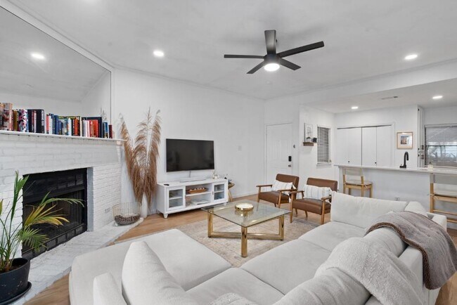 Photo - 2508 W 12th St Unit 203