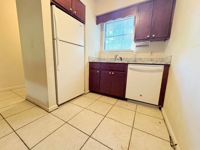 Photo - 1864 Sylvan Ct