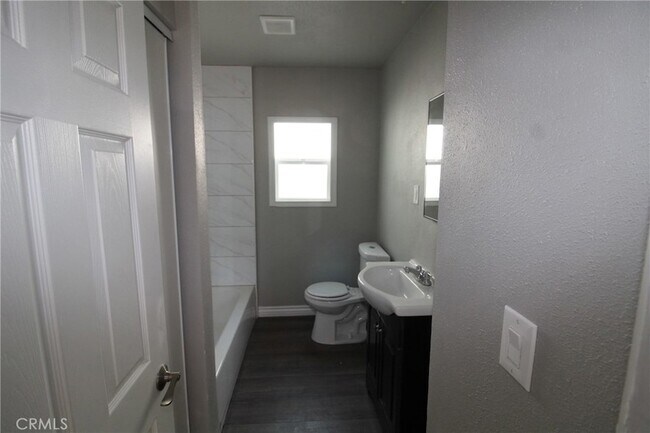 4986 Southern Ave Unit B