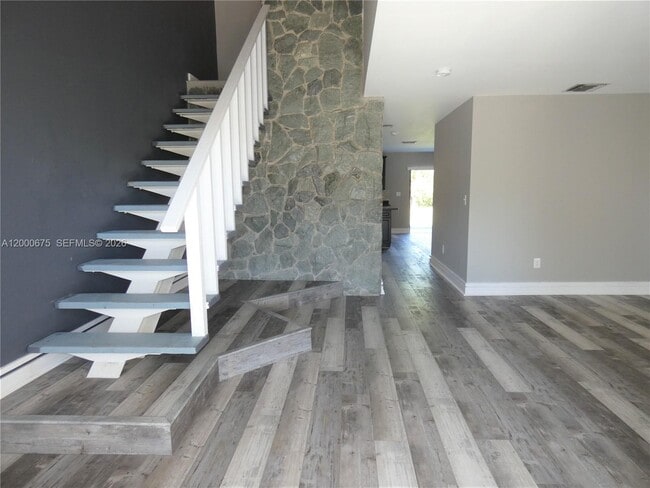 Photo - 14212 NE 4th Ave