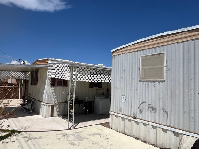 Photo - 252 Mojave Ln