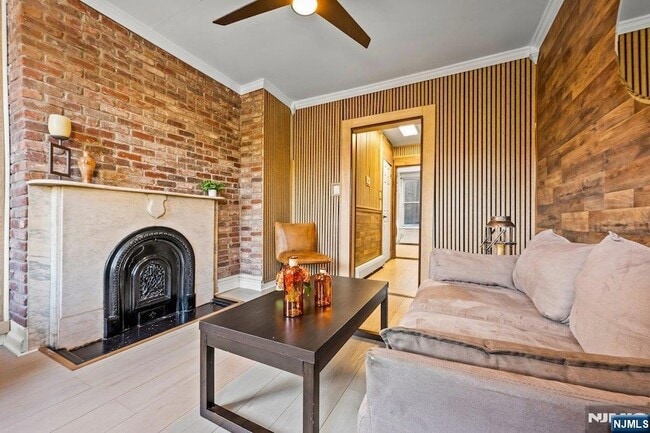 Photo - 321 1/2 Pavonia Avenue