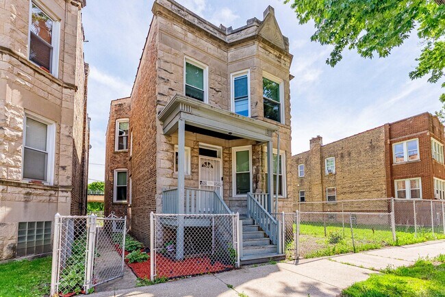 Photo - 3535 W Walnut St Unit 2