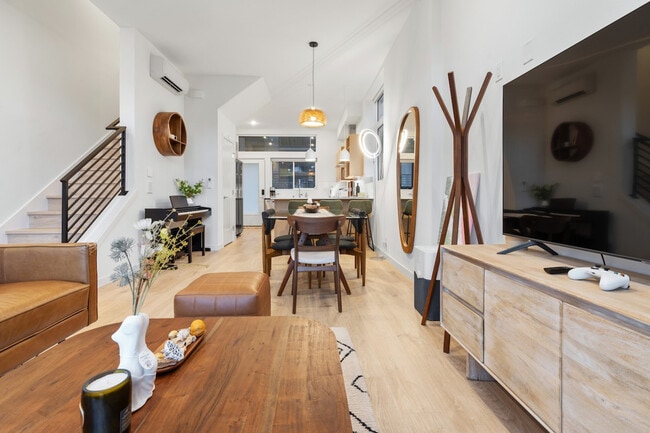 Photo - 2433 S Plum St Unidad SI ID1324831P
