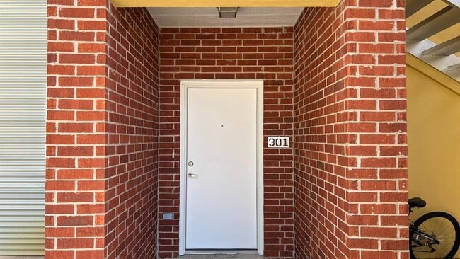 Building Photo - 501 Shiloh Dr Unit 301