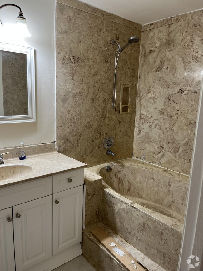 Building Photo - 5 Crossings Cir Unit D Rental