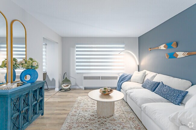 1BR, 1BA - 800SF - Living Room - Baywood Park