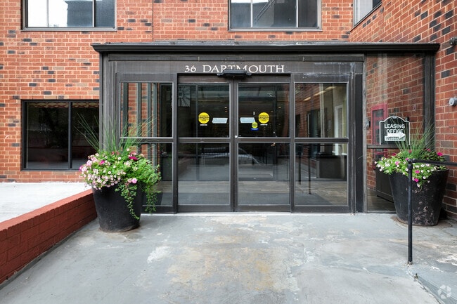 Entrance - Pleasant Plaza