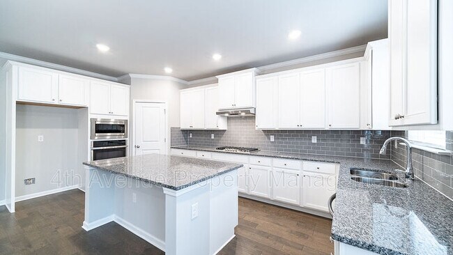 209 Paxton LN