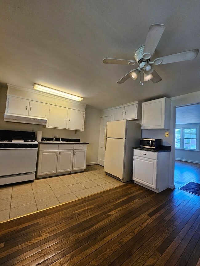 Photo - 1041 St Joseph St