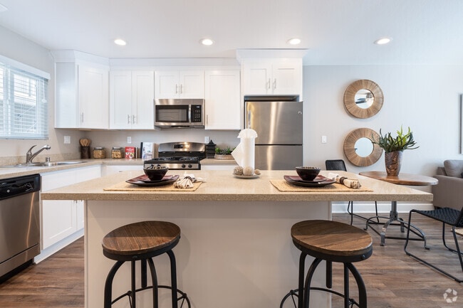 1BR, 1BA - 625SF Model - Dining Area