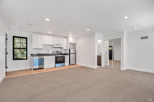 Photo - 1560 Laurel St