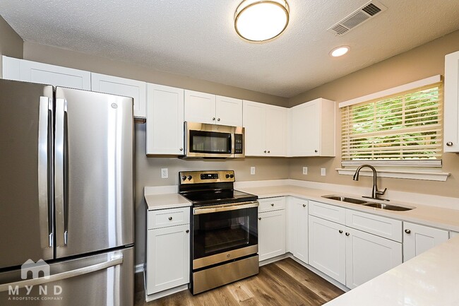 Photo - 1666 Hallmark Hills Dr