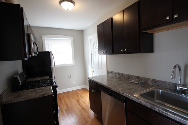 Photo - 2 Bed / 1 Bath Beautiful Rehabbed Apartment in Hermosa near Fullerton Bus, Restaurants & Shopping... Unidad 4408 -3