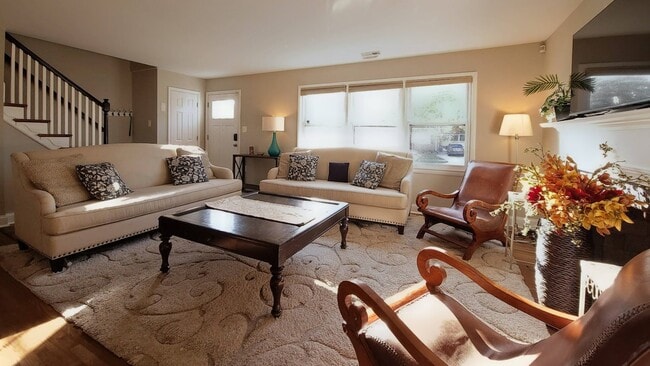 Sala de estar de la planta principal - 9605 Singleton Dr