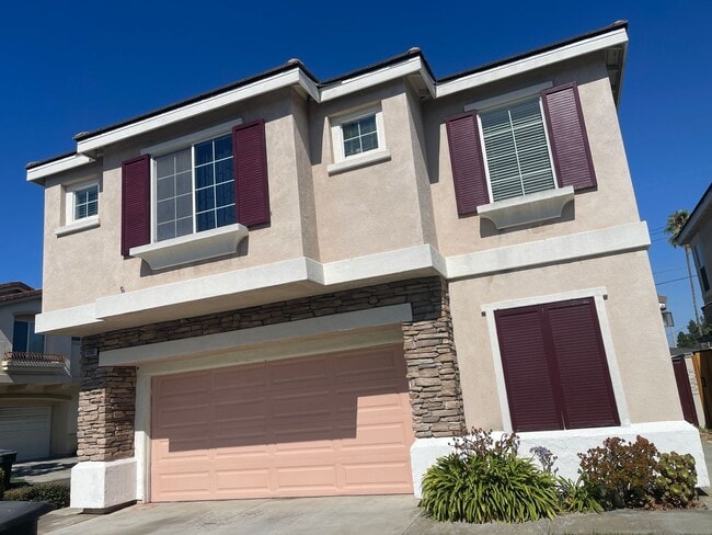 Building Photo - Great 4BR 2BTH  Beautiful two Story Home