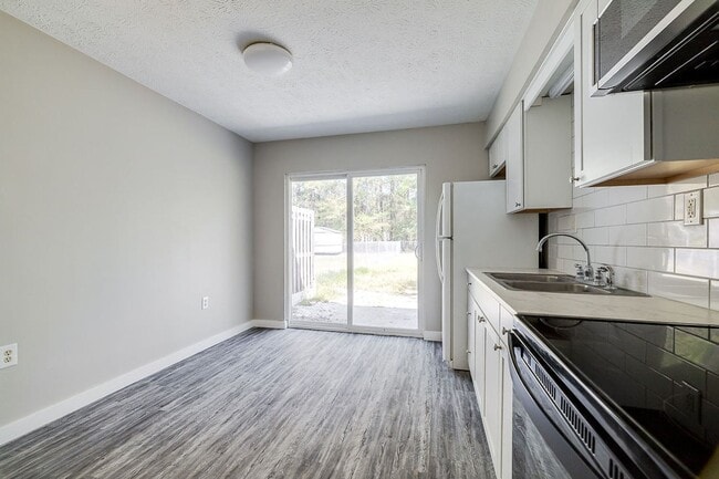 Photo - Cozy 2BR Duplex with Fenced Yard in Convenient Rincon Location