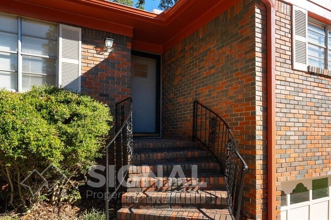 Photo - 10 37th Ave NE