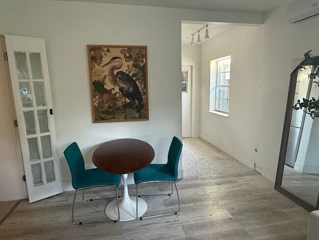 Photo - 1326 NE 14th Pl Unidad 1-bedroom home cottage