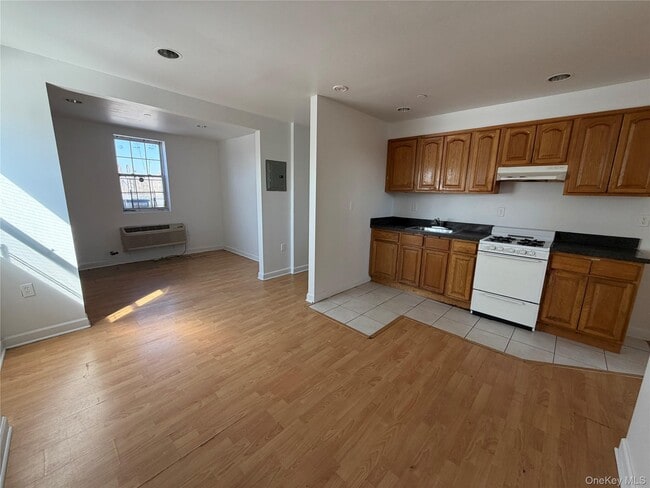 Photo - 2381 Belmont Ave Unidad 6A