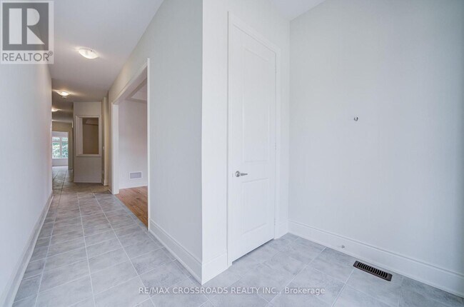 Photo - 86 Big Willow Cres