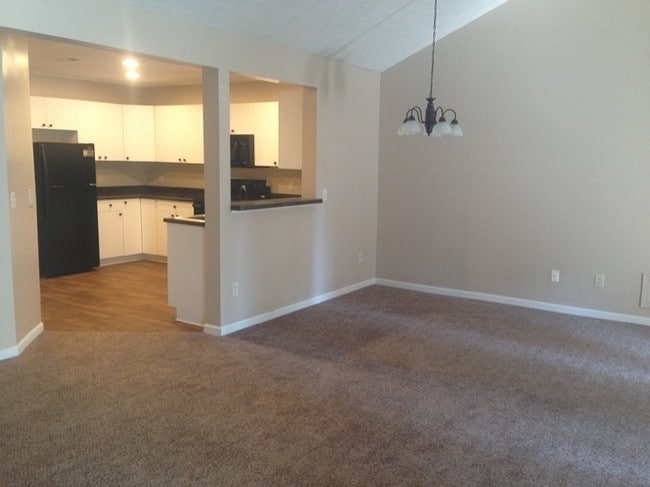 Country Manor Apartments