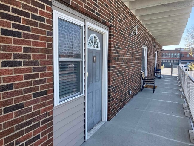 Photo - 2301 W Michigan St Unidad F