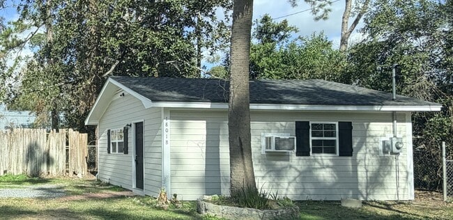Building Photo - 1 Bedroom 1 Bath Home Located in Valdosta
