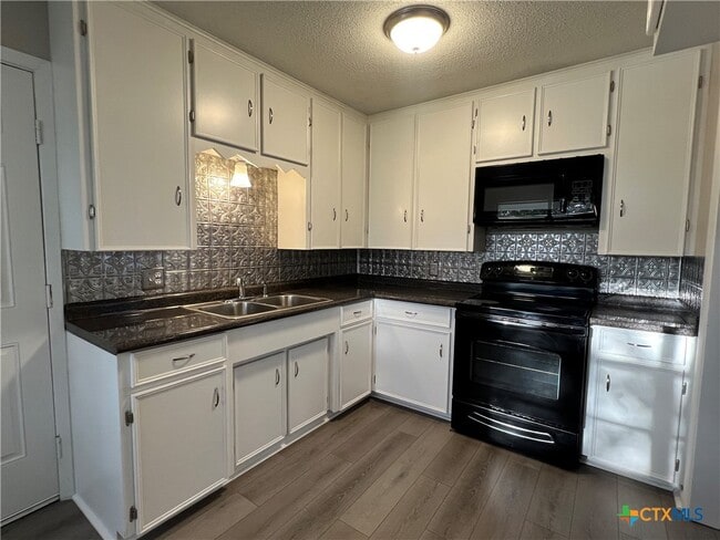 Photo - 4612 Camellia Ln